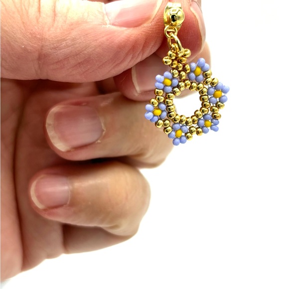Hand Crafted Small Purple Daisy Wreath Earrings Gold Posts - Picture 4 of 6